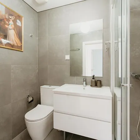 Mary Orange - No 232 1 - Stylish & Bright Two-bedroom Lizbona